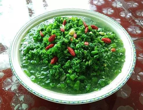 菜農(nóng)種植無需噴農(nóng)藥的蔬菜，不僅栽培簡單、而且效益高